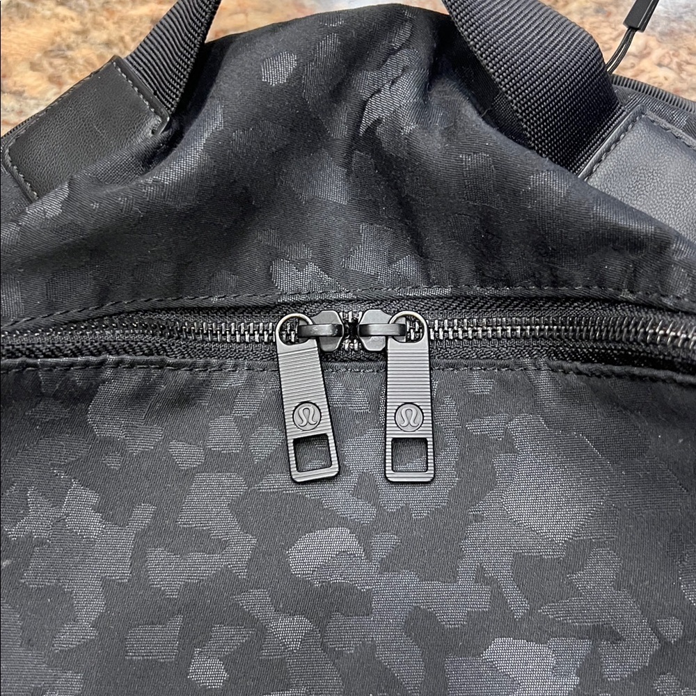LULULEMON City Adventurer Backpack 17L Jacquard Camo Obsidian Black - Picture 13 of 13
